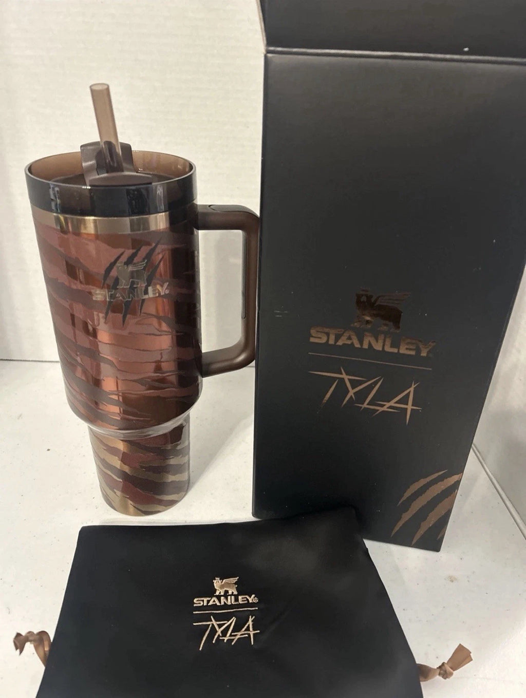 Stanley X Tyla Tyger Quencher H2.0 FlowState Tumbler 40oz